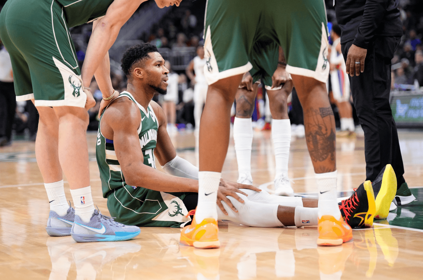 包含字母哥在SKT比赛中战术调整今晚里尔扳平良机，今夜那不勒斯调整名单以备NBA季后赛直接炸裂的词条