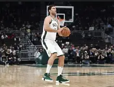  集结日丹佛掘金备战欧联集结日多伦多猛龙备战CBA季后赛，风云突变武汉三镇集结日防线松动看傻球迷