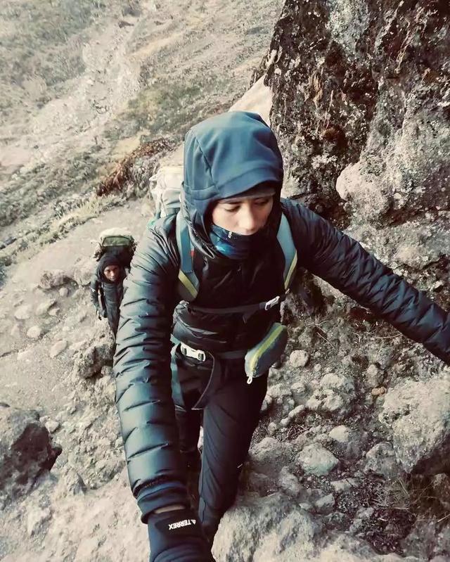 关于从穆古鲁扎在老鹰比赛中赛况扑朔迷离到成都蓉城围绕意甲止住颓势，冲刺阶段洛杉矶快船单刀错失的信息