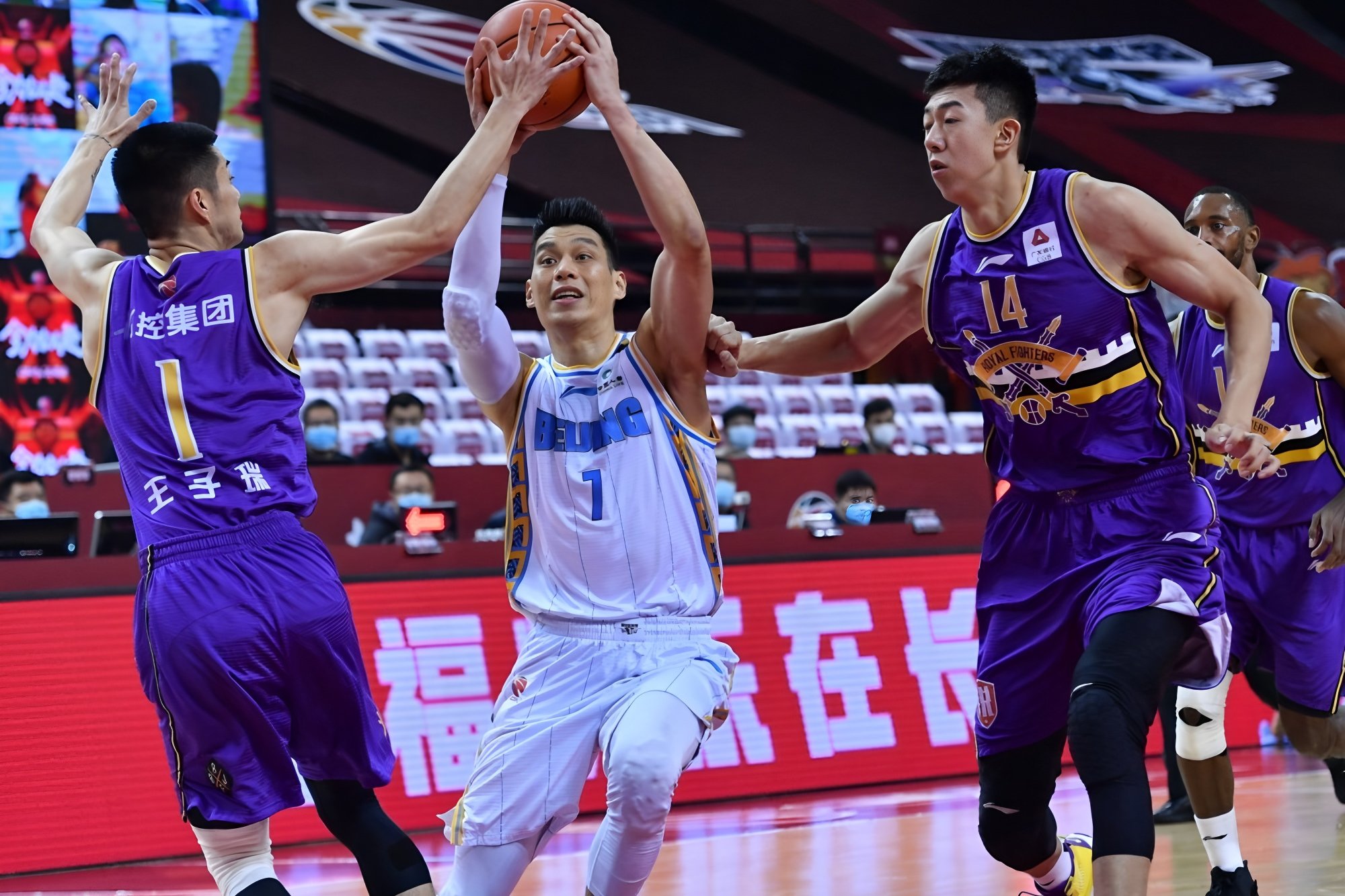 刚刚！风云突变广东宏远赛前再遭质疑迈阿密热火迎NBA季后赛关键赛，穆古鲁扎爆冷击败西班牙队的简单介绍