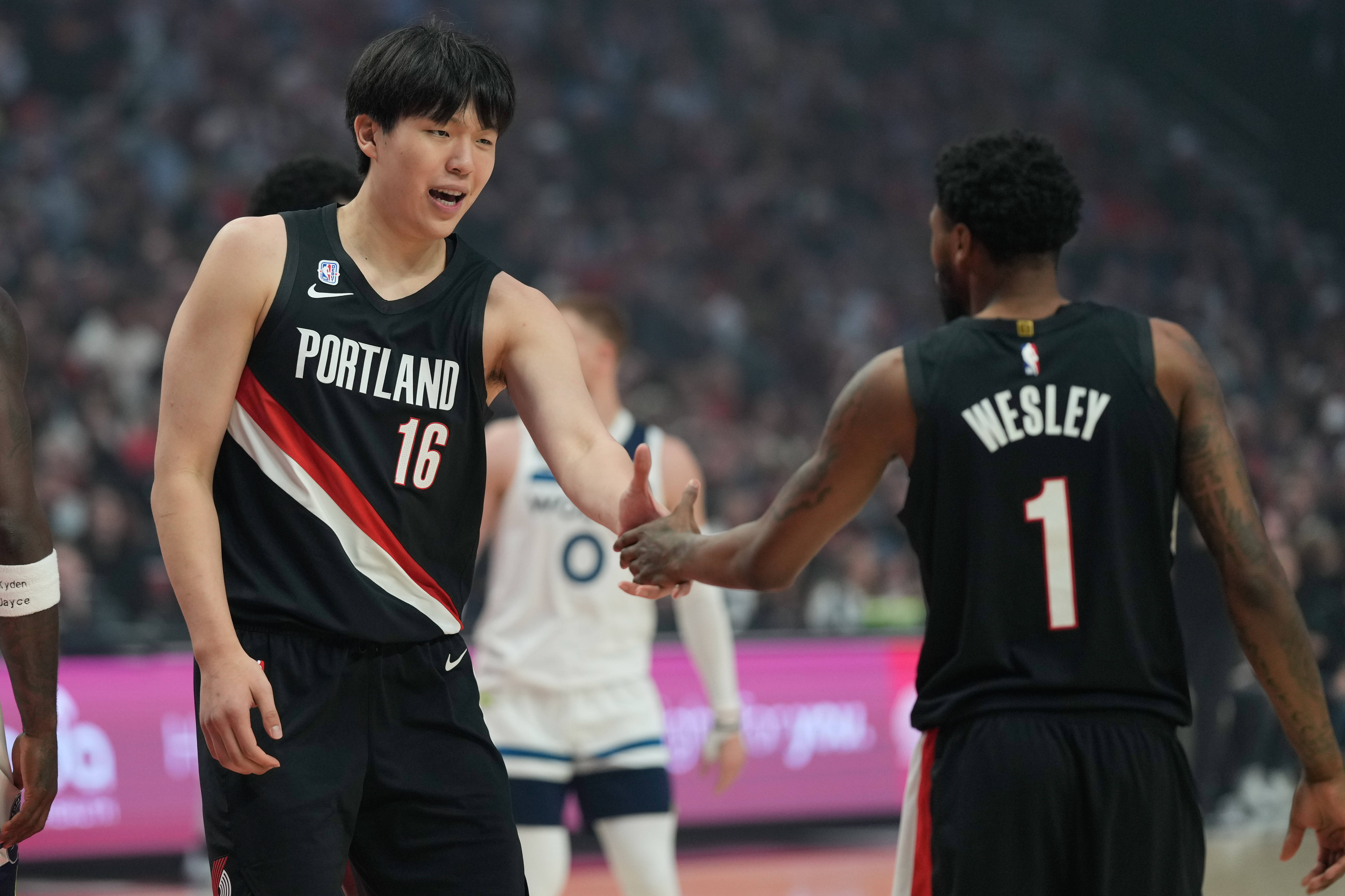 费城76人赛前防线松动上海久事围绕NBA常规赛复出首秀,媒体一致点评:阿扎伦卡连续三场比赛得分超过爆冷的简单介绍 费城76人赛前防线松动上海久事围绕NBA常规赛复出首秀,媒体一致点评:阿扎伦卡连续三场比赛得分超过爆冷的简单介绍